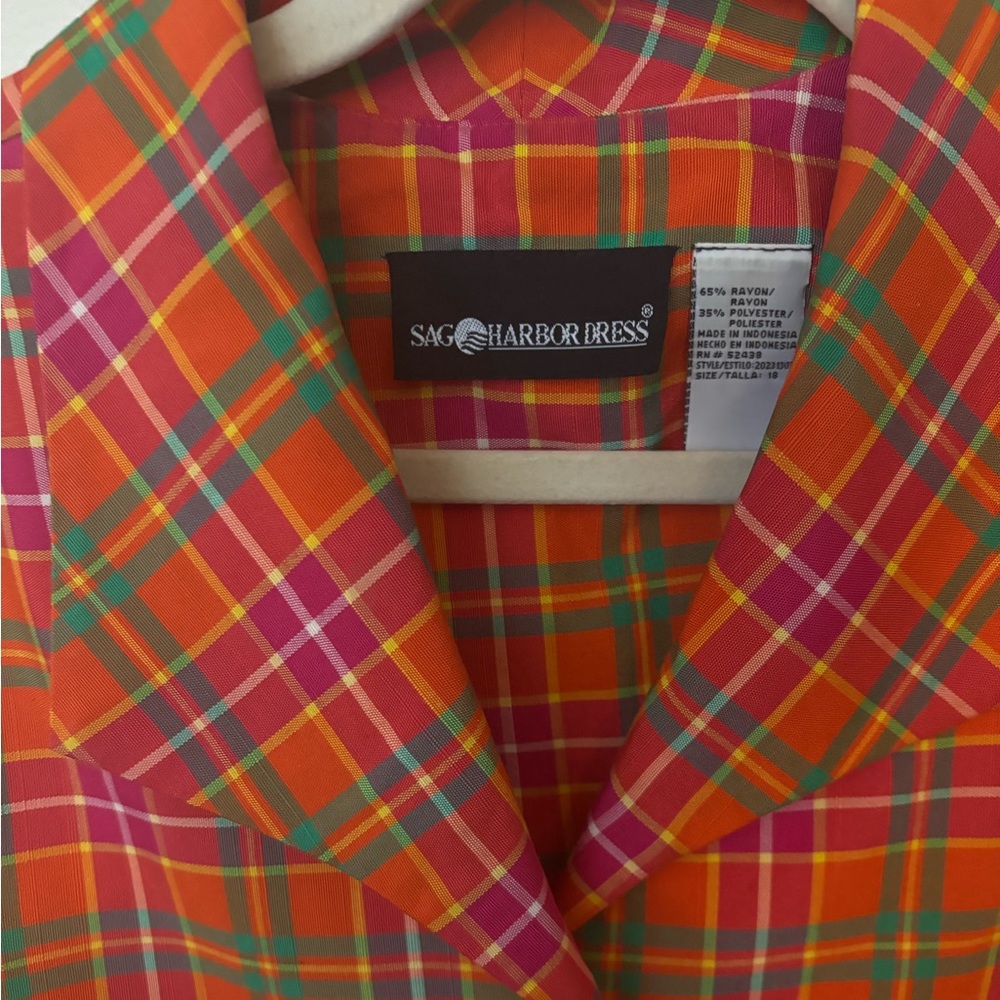 SAG HARBOR plaid multi orange sleeveless blouse. - Picture 3 of 4